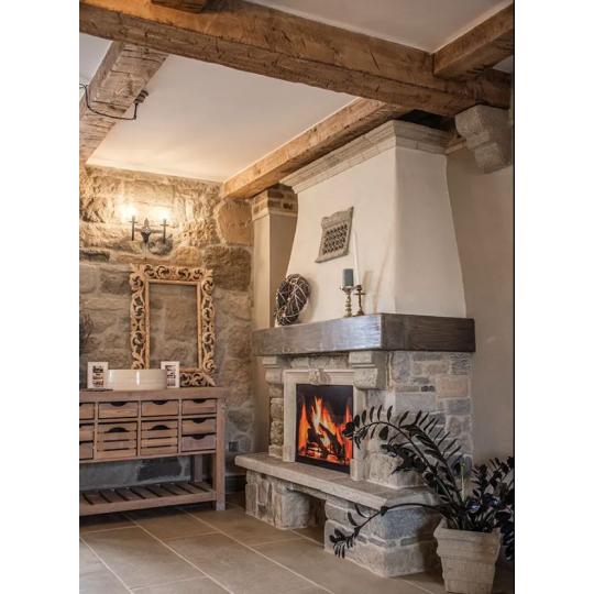 klenuty rustikalny jedinecny staveny kamen krbovy ram krb stavba realizacia mediteranska country balaton letny dom interierovy design.jpg